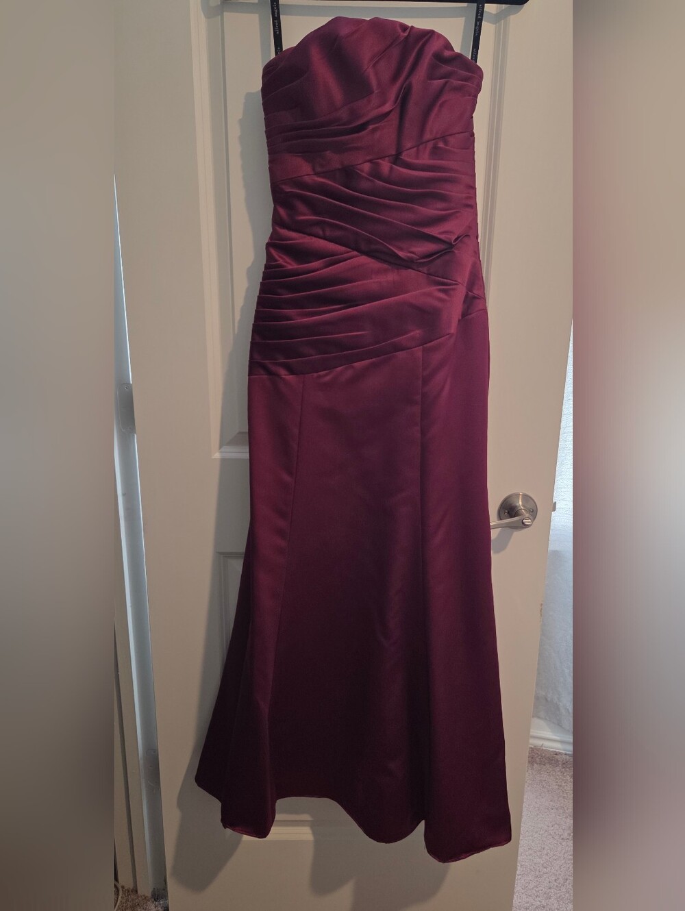 Elegant Strapless Formal Dress in Deep Plum